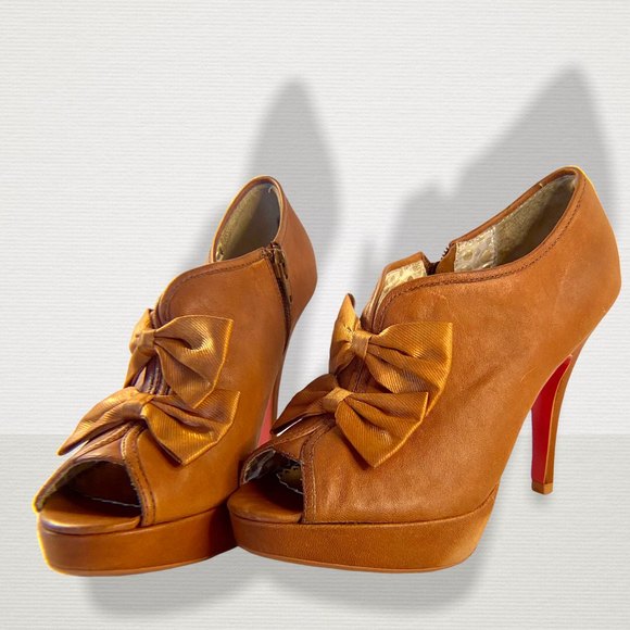 Poetic Licence London Heels size 6.5 US, 4.5" heel Brown/Tan with two bows - Picture 9 of 12